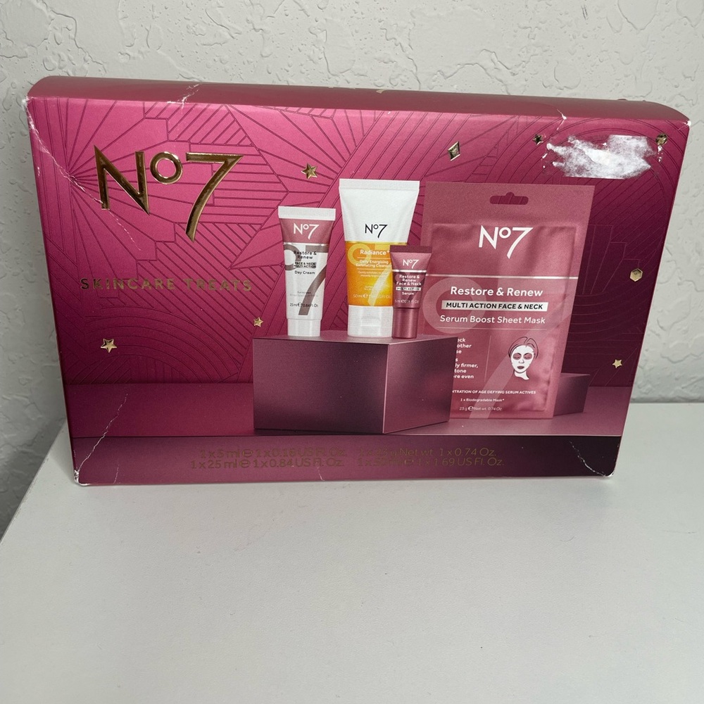 No7 Skincare Gift Set